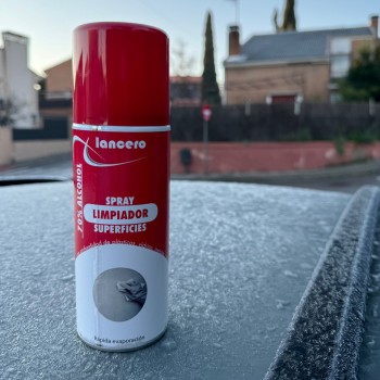 Spray mágico para descongelar a lua de seu carro em 5 segundos