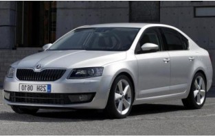 Tapetes Skoda Octavia Março (2013 - 2017) logo Hybrid