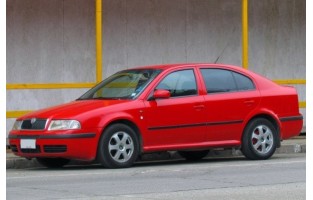 Tapetes com logo RS para Skoda Octavia (1997-2004) - As mais vendidas