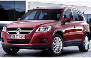 Tapetes Volkswagen Tiguan (2007 - 2016) à medida Logo