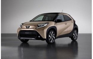 Tapete Toyota Aygo X (2022-atualidade) personalizadas ao seu gosto