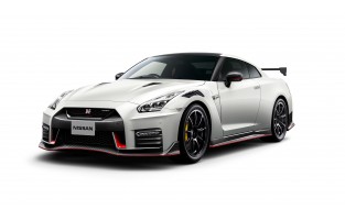 Tapetes cinzentos Nissan GT-R